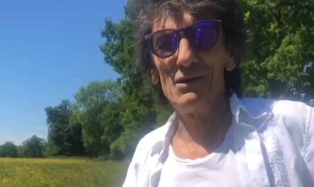 Rolling Stones, Ronnie Wood furioso per la situazione legata al Covid, il rinvio del nuovo album e il tour rimandato