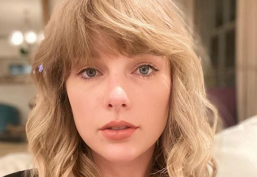 Taylor Swift eguaglia un record di Barbra Streisand grazie a “Folklore”: sono le uniche due cantanti al mondo