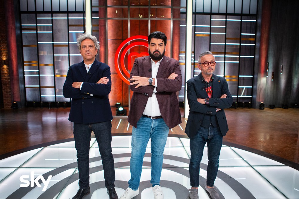 MasterChef Italia 2020, prima Esterna ‘a domicilio’ e nel segno del lavoro operaio: una scelta simbolica