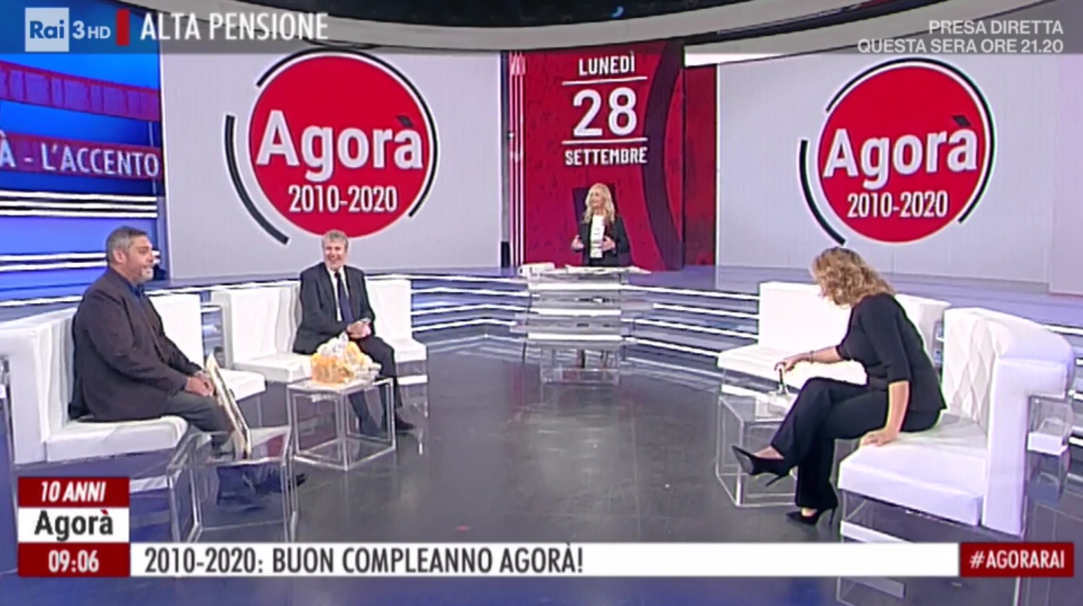 Agorà compie dieci anni. I quattro conduttori insieme in onda: “Inizialmente si sarebbe dovuto chiamare Ad onor del vero”