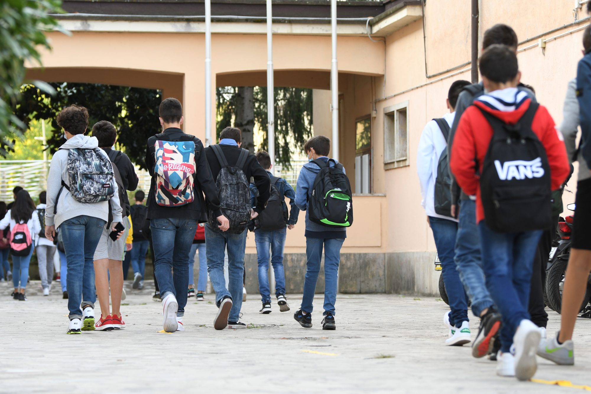 Ritorno a scuola il 14 dicembre: l’idea del governo frenata dai presidi