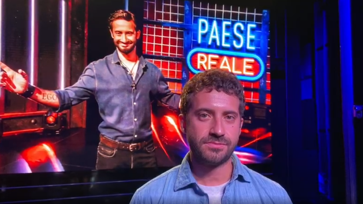 Edoardo Ferrario: “Con Paese Reale su RaiPlay prendo in giro i talk show dove le opinioni scavalcano i fatti” (VIDEO)