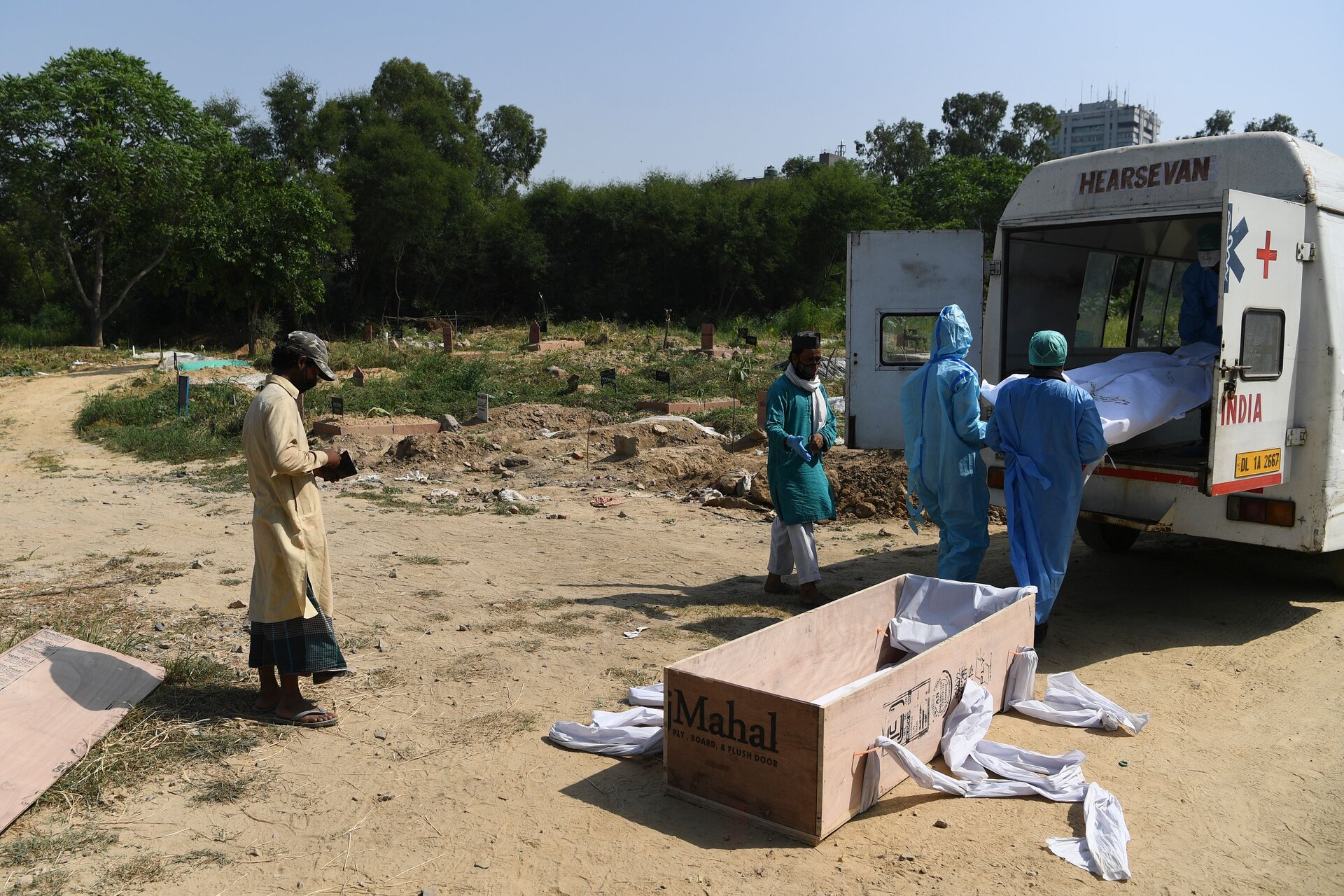 Covid: quasi un milione di decessi nel mondo | Oms: “Raddoppio molto probabile” | Il confronto con le altre recenti epidemie