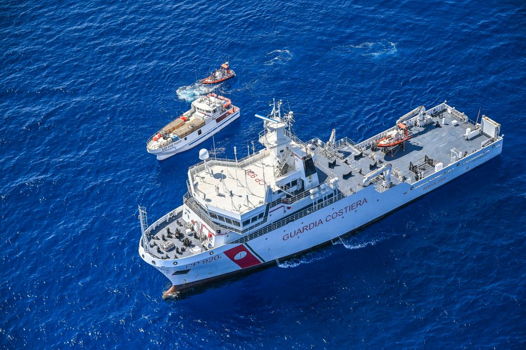 Motovedetta italiana speronata da peschereccio tunisino: aperto il fuoco