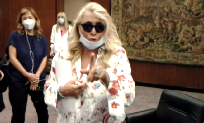 Mara Venier a Blogo su Maria De Filippi ospite a Domenica In: “Finché non la vedo, non lo so”