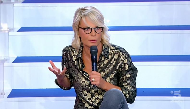 Uomini e Donne, Maria De Filippi non manderà più in onda i video delle esterne senza contenuti