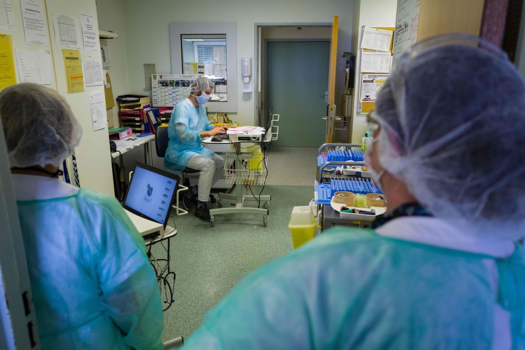 COVID-19, Galli: “La situazione italiana non permette di stare tranquilli”