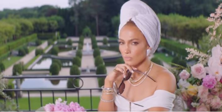 Pa’ Ti, Jennifer Lopez e Maluma nella canzone colonna sonora del film “Marry Me” (video)