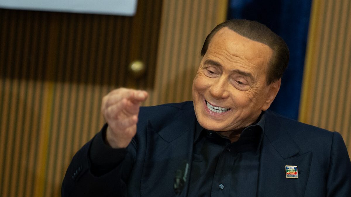 Berlusconi negativo al tampone sul coronavirus