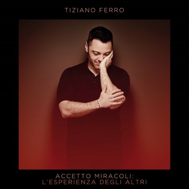 Casa a Natale, Tiziano Ferro con il nuovo singolo dal sapore natalizio (testo e audio)