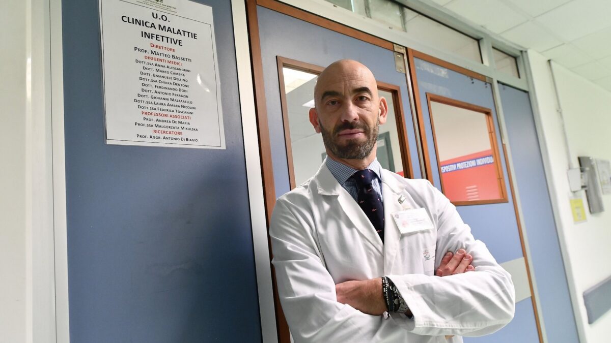 L’infettivologo Bassetti: “Obbligo di mascherine in tutta Italia è sbagliato come lo fu il lockdown”
