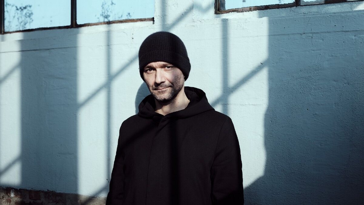 Boosta presenta Facile: “L’ho fatto per me, questo disco. Cerco sempre di emozionarmi da solo”