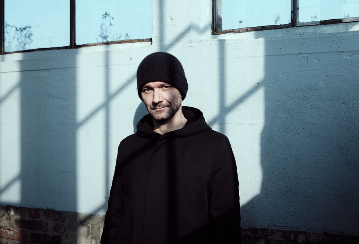 Boosta presenta Facile: “L’ho fatto per me, questo disco. Cerco sempre di emozionarmi da solo”