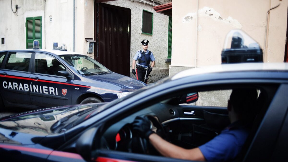 Torino, tenta di violentare e strangolare una donna: arrestato 17enne