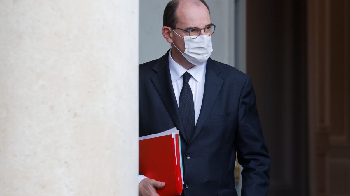 Francia, 20.468 nuovi casi di COVID e 262 morti: si valuta di anticipare il coprifuoco alle 19