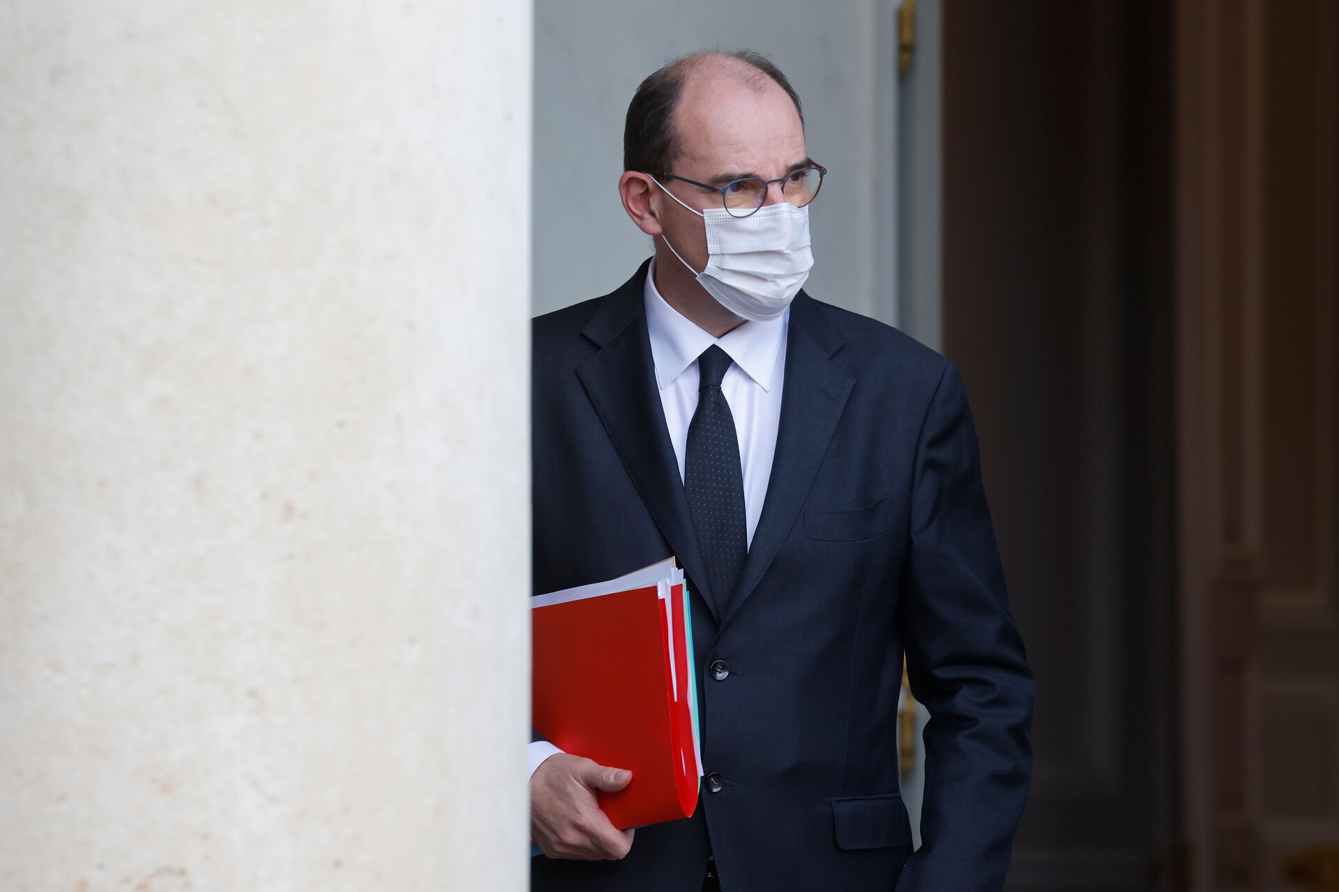 Francia, 20.468 nuovi casi di COVID e 262 morti: si valuta di anticipare il coprifuoco alle 19