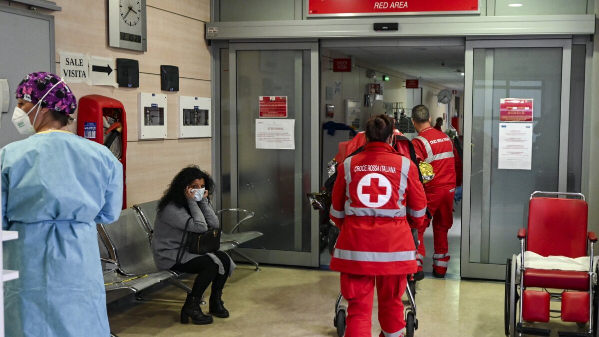 Appello di 100 scienziati a Conte e Mattarella: misure drastiche subito o 400-500 morti al giorno