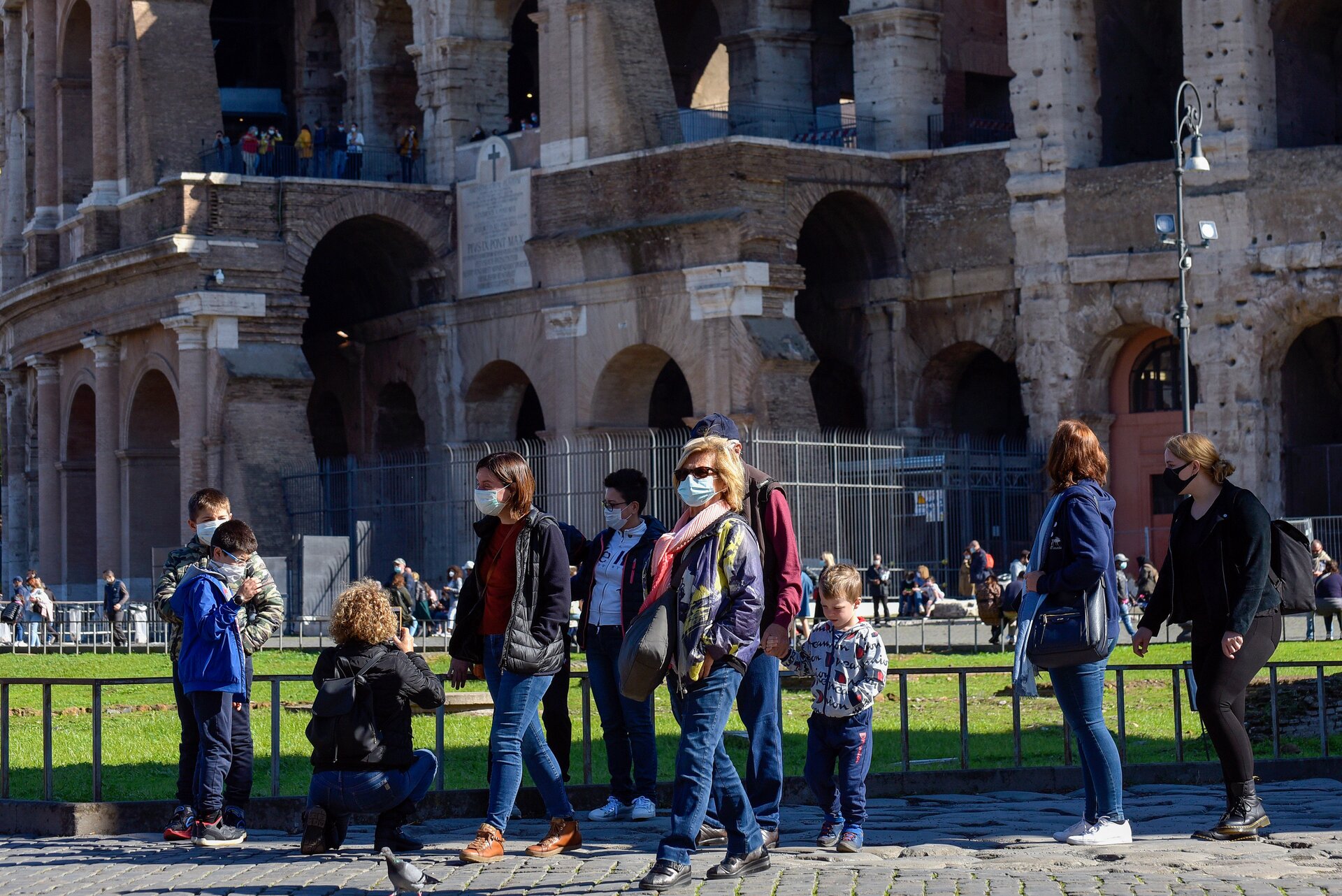 L’ISS: “Situazione grave, la popolazione resti a casa”