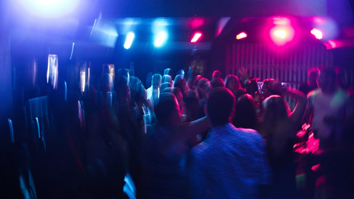 Treviso, festa abusiva con 500 partecipanti: locale chiuso e multe salate