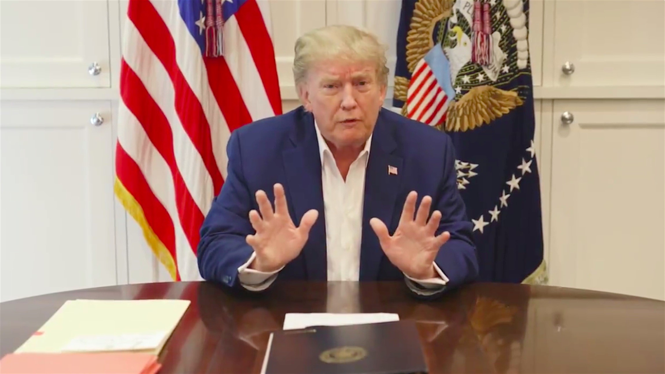 Trump in un video: “Sto meglio”. Ma è giallo sui tempi della sua malattia e su quanti ha contagiato