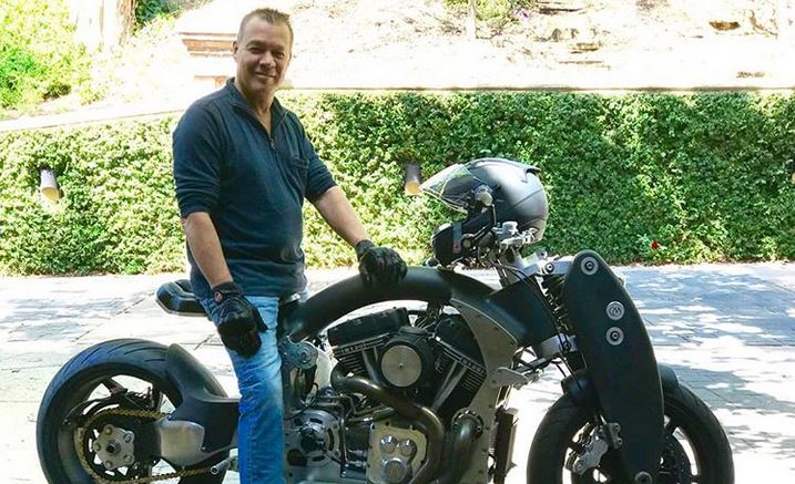 Eddie Van Halen è morto: il leggendario chitarrista aveva 65 anni