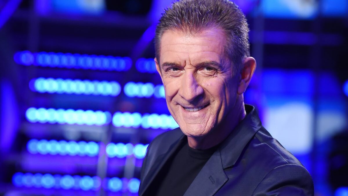 Ezio Greggio contro i reality show: “Non mi piace lo schiacciamento al basso che sta facendo Mediaset”