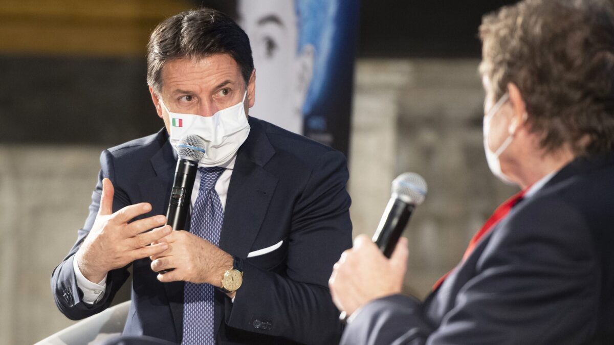 Conte: “Preoccupati per seconda ondata, ma eviteremo il lockdown. Serve strategia diversa”