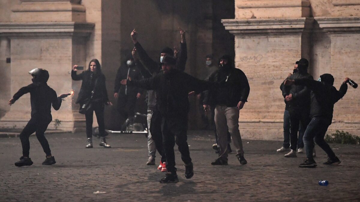 Forza Nuova scende in strada a Roma. Scontri con le forze dell’ordine