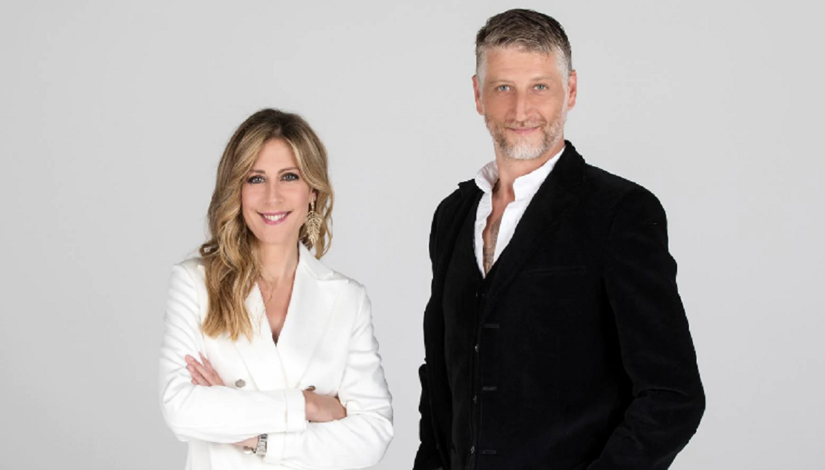 Seconda linea, il talk show che prova a smarcarsi dagli altri è un esperimento confuso