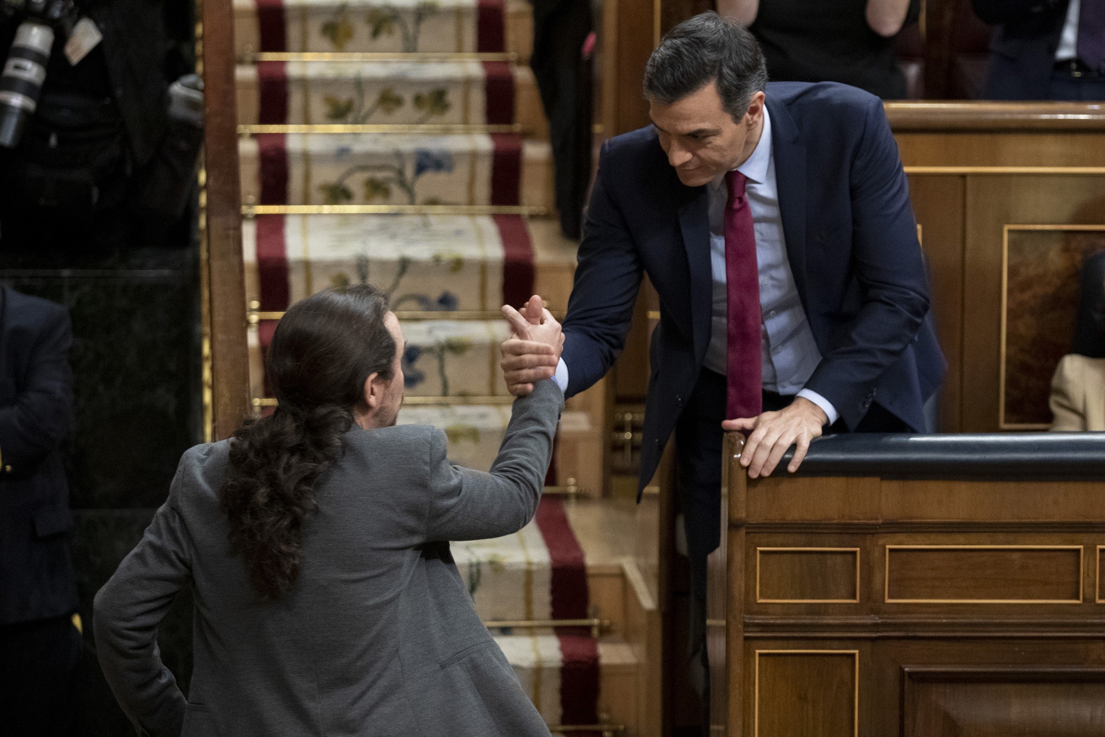 Covid, introdotta mini patrimoniale in Spagna: la maggioranza trova l’accordo sul piano anti crisi