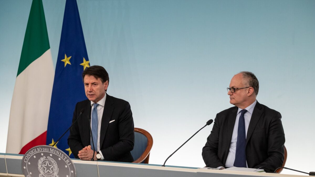Conte e Gualtieri presentano la manovra da 39 miliardi: “Nessuna nuova tassa, assegno universale da luglio”