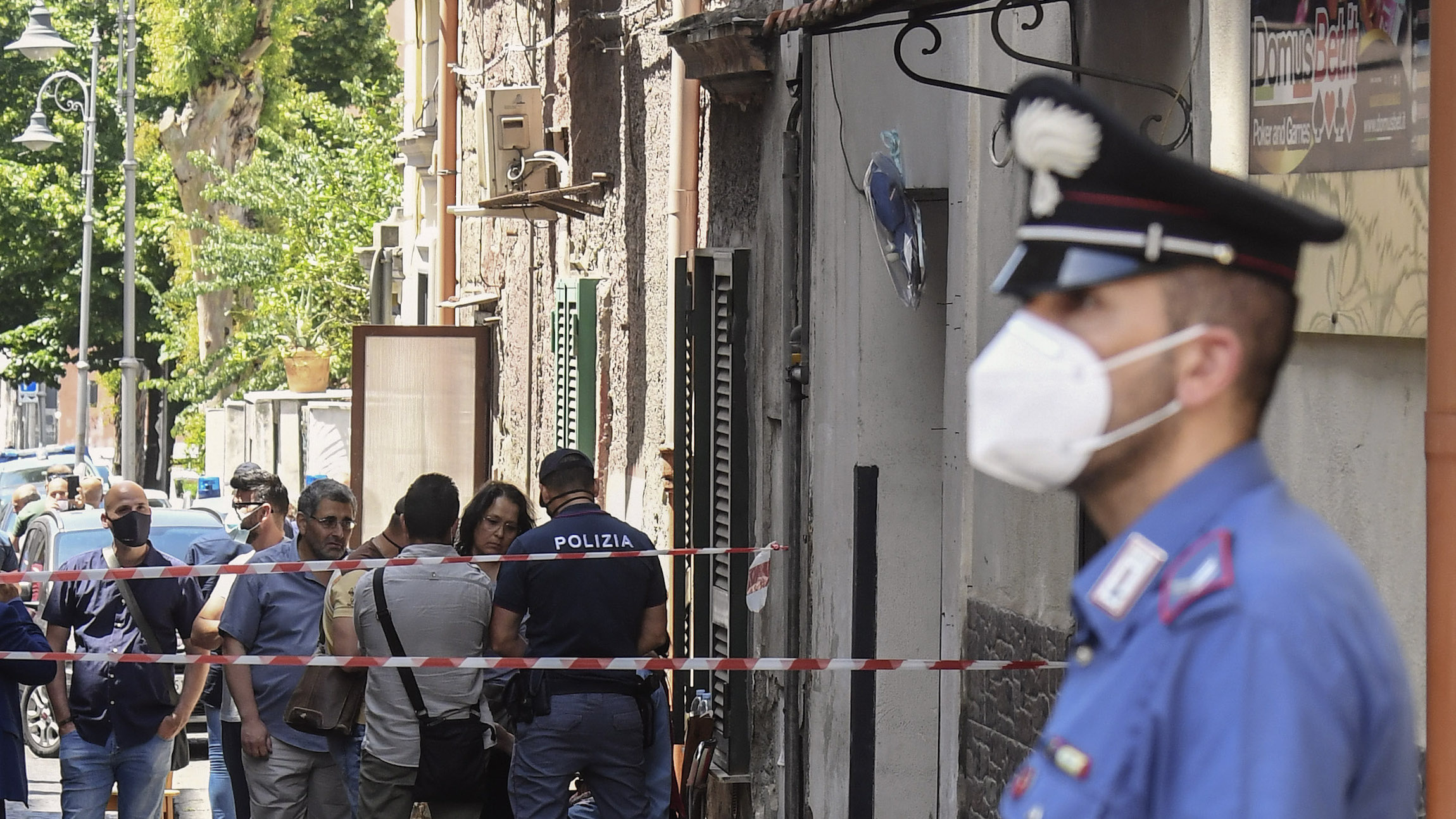 Napoli, rapinatore 17enne morto in una sparatoria con la polizia