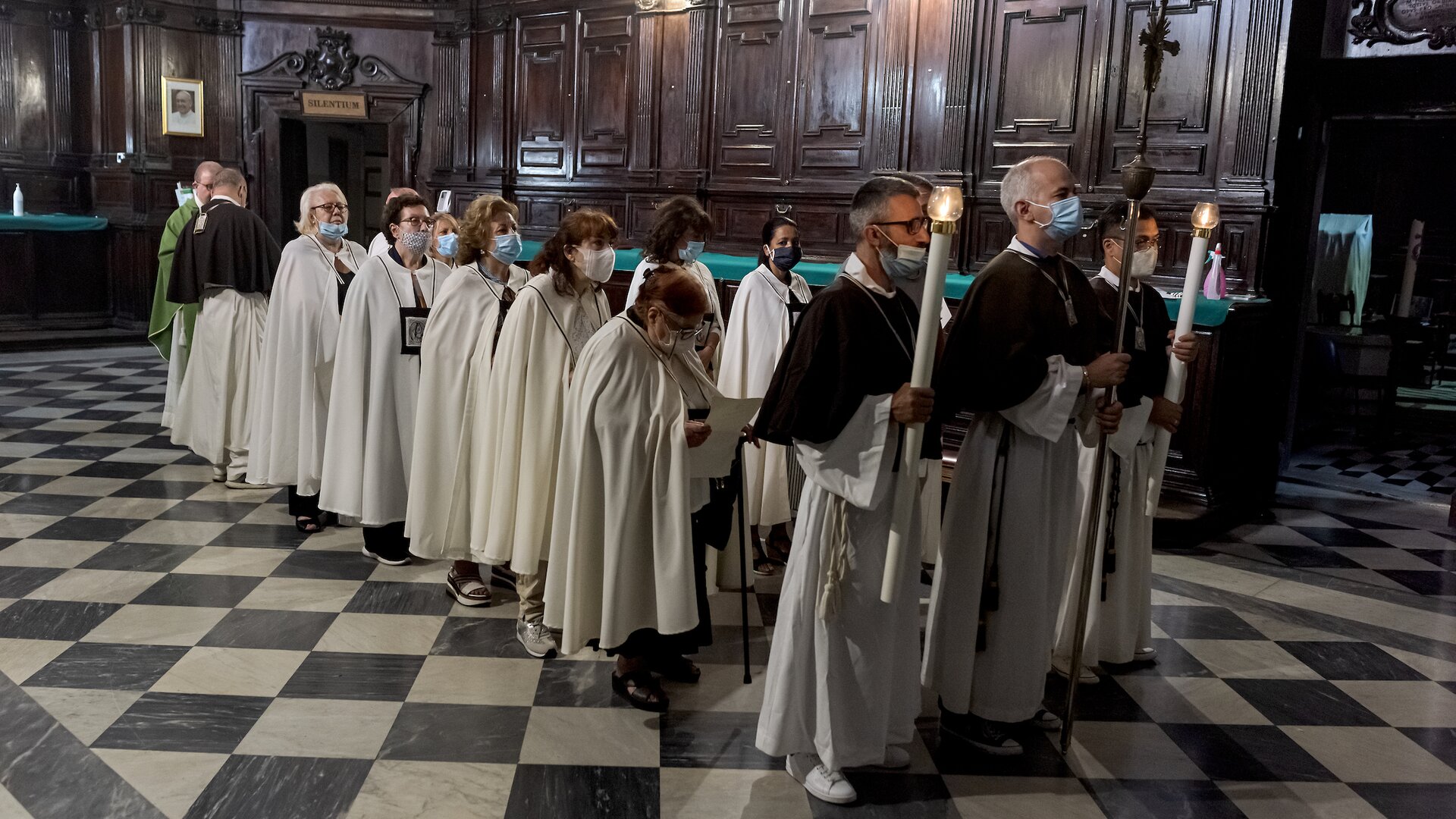 DPCM 25 ottobre: palestre e piscine chiuse, chiese aperte. Qual è la logica?