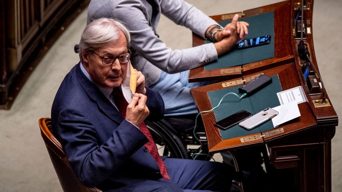 Sgarbi si candida a sindaco di Roma: chi lo appoggia