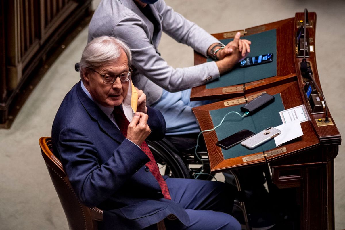 Sgarbi si candida a sindaco di Roma: chi lo appoggia