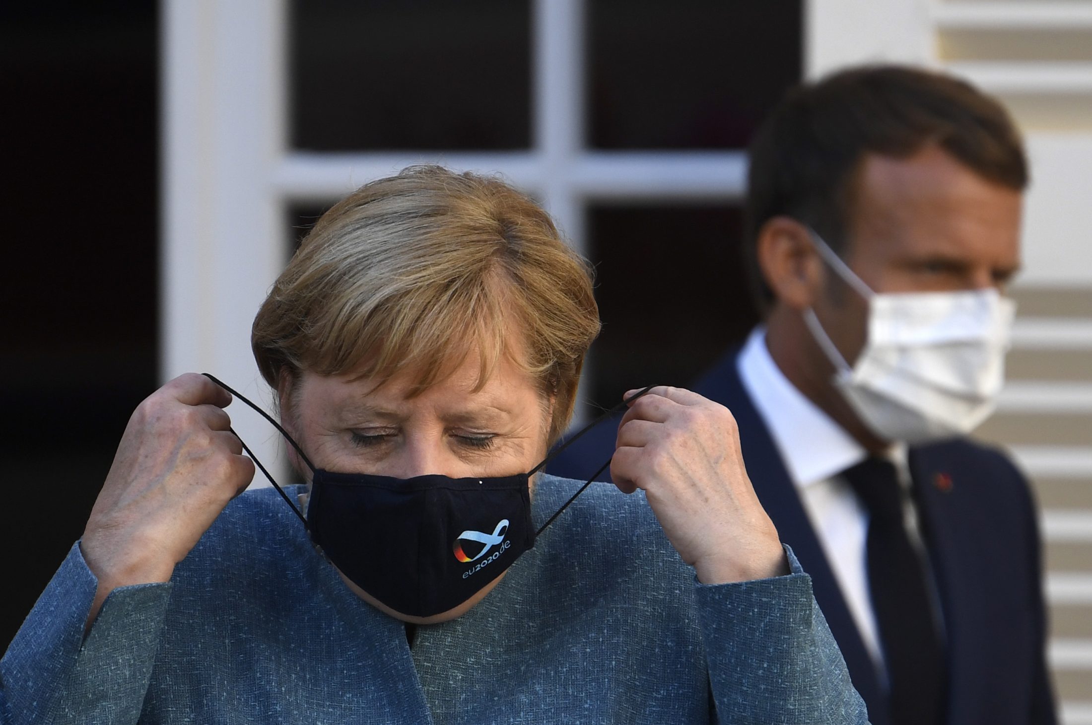 Blocco parziale in Germania, Merkel: “Agire ora”.  Francia, Macron: “Nuovo lockdown, siamo sommersi”