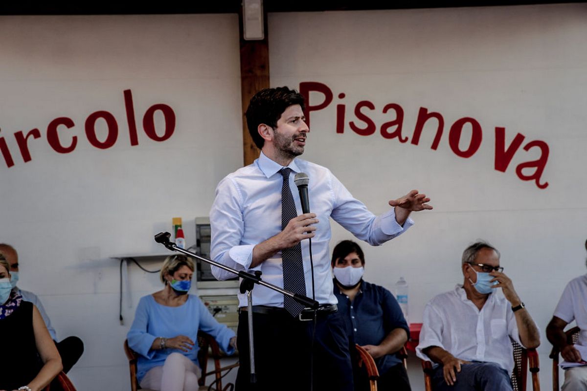 Speranza: “Nelle prossime ore valuteremo restrizioni”, cosa può cambiare