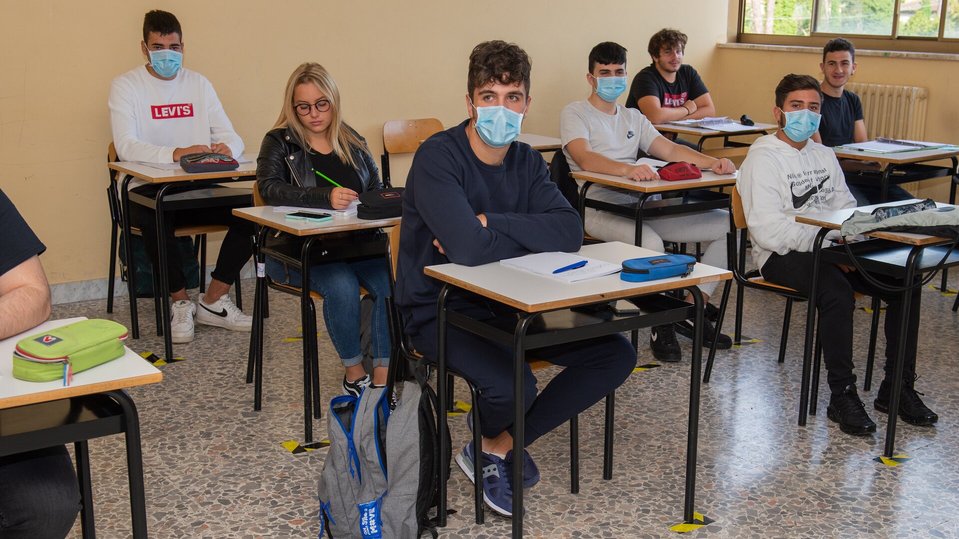 ISS: 3.266 focolai attivi, 14 forse a scuola. “Ci sono importanti segnali di allerta”
