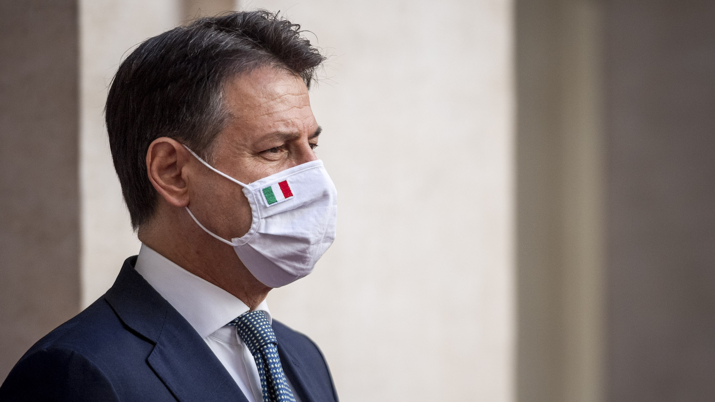 Conte: “Mascherina sempre, tranne rare eccezioni. Le regioni potranno adottare misure più restrittive”