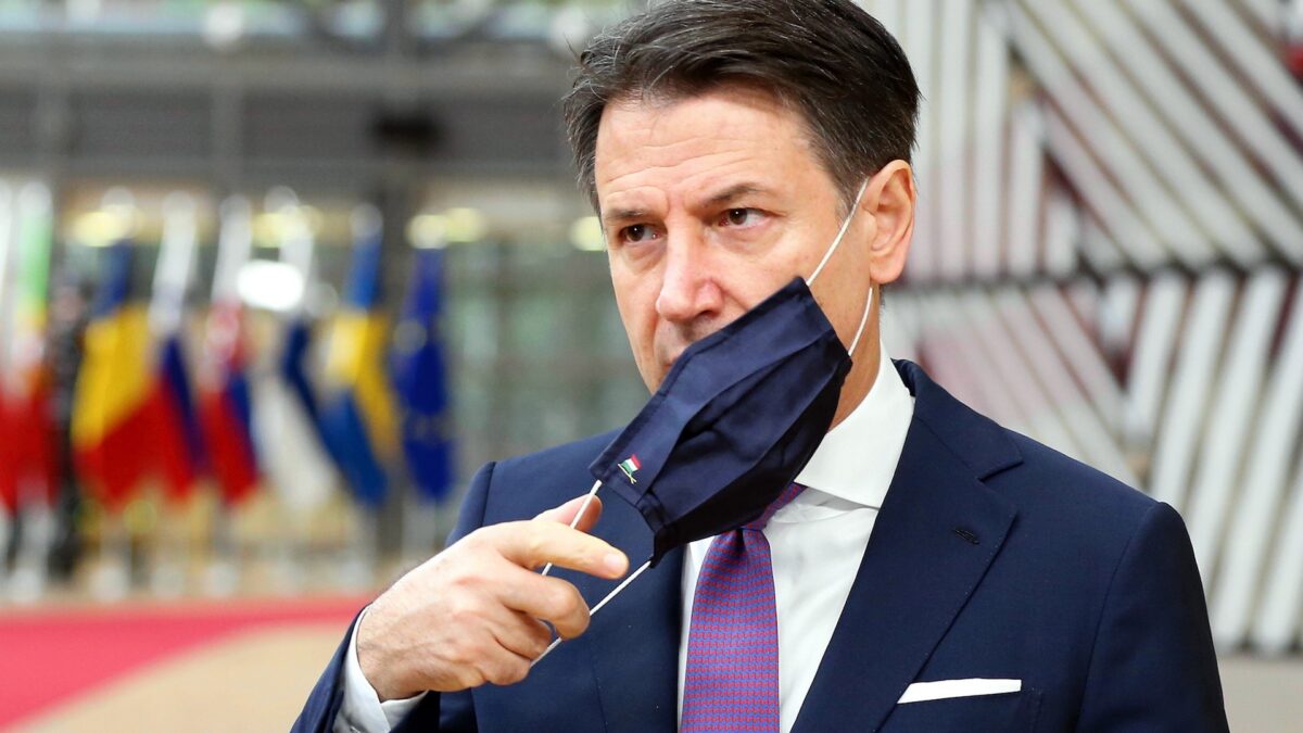 Mascherine all’aperto in Basilicata e Lazio. Conte: “Valuteremo se imporle a tutti”