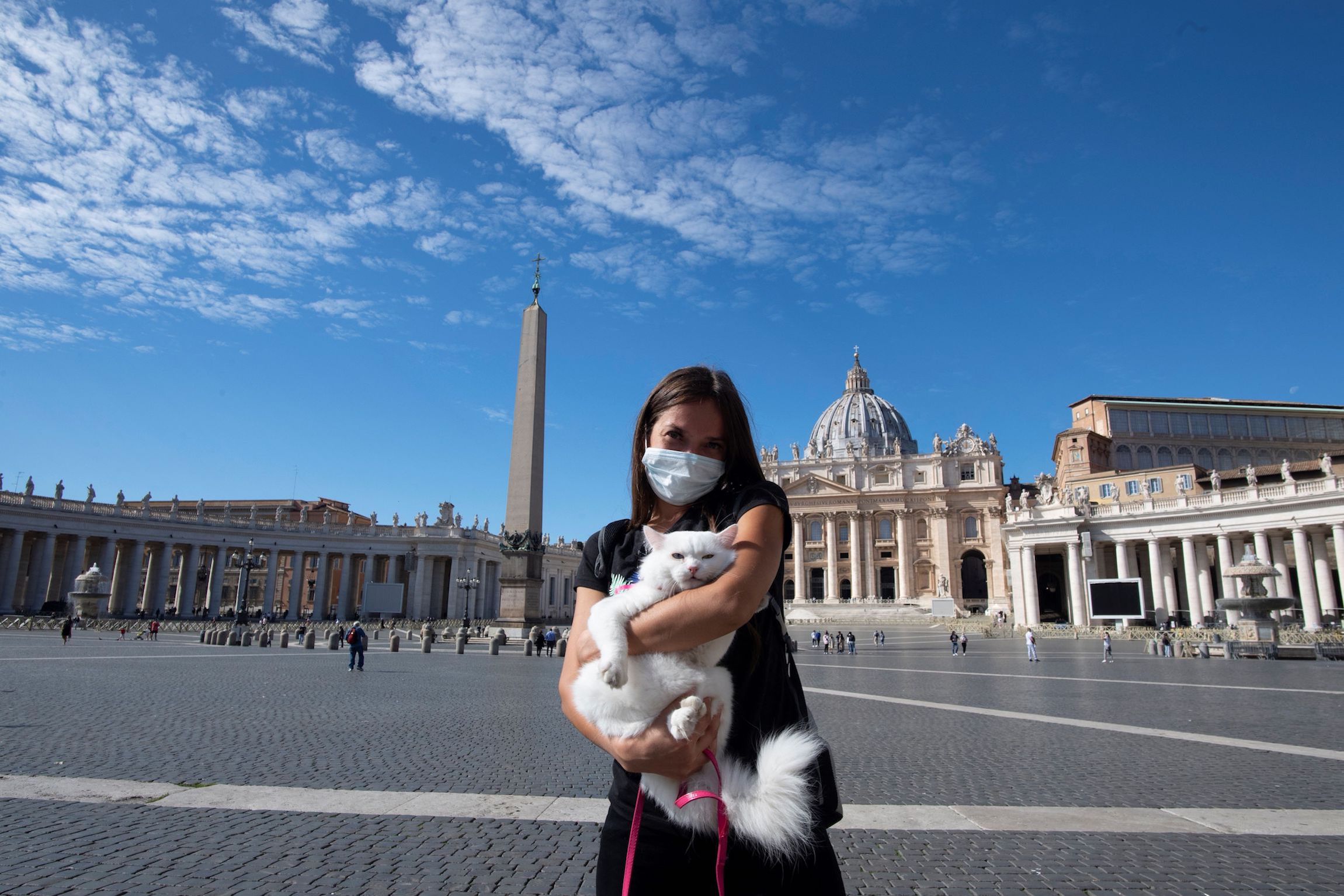In Italia mascherine obbligatorie anche all’aperto