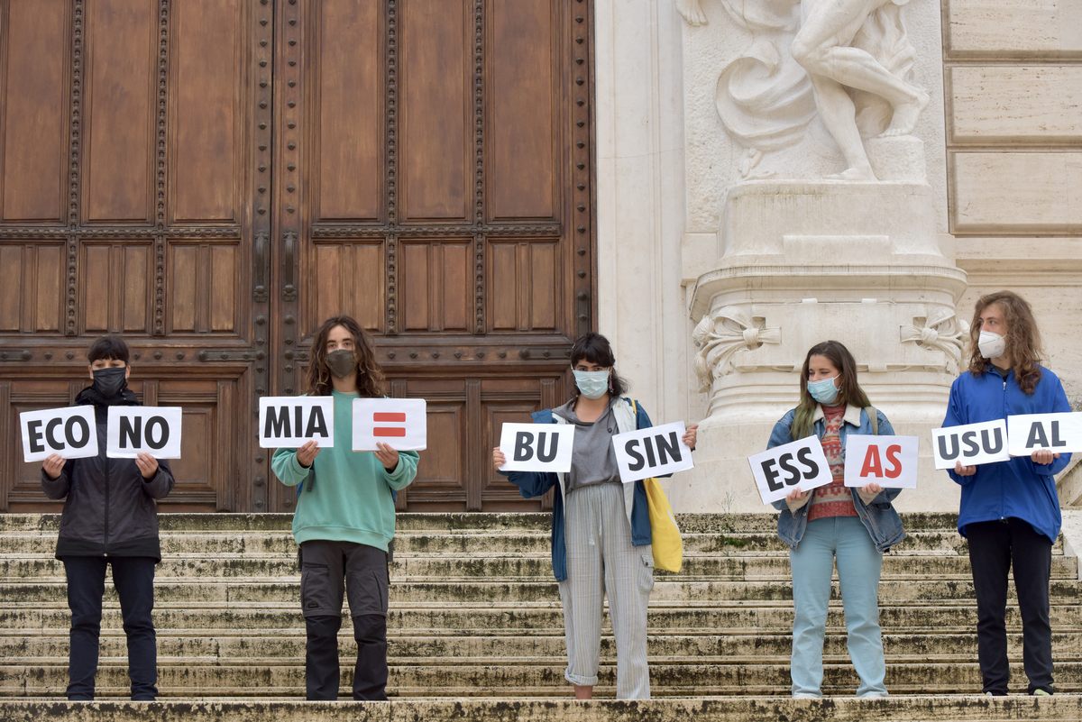 Extinction Rebellion: manifestazione degli attivisti davanti al Parlamento