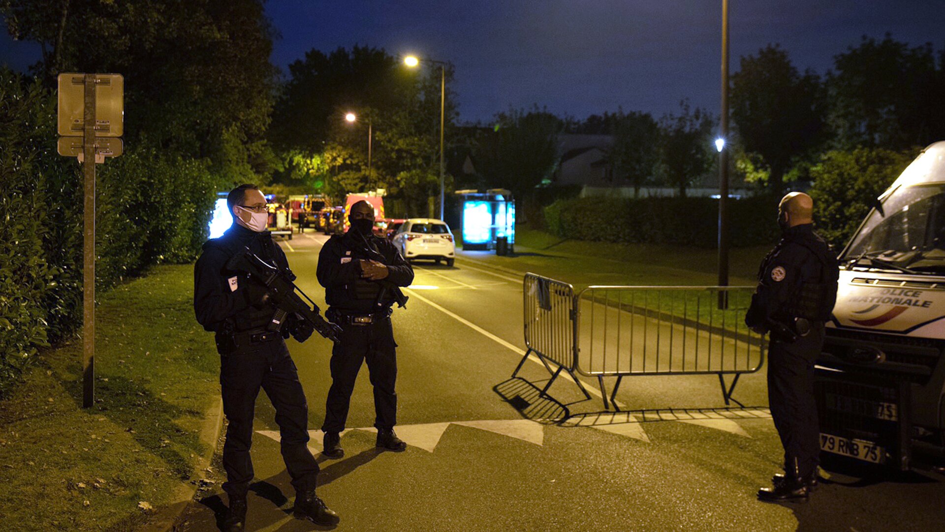 Parigi, uomo decapitato vicino a una scuola