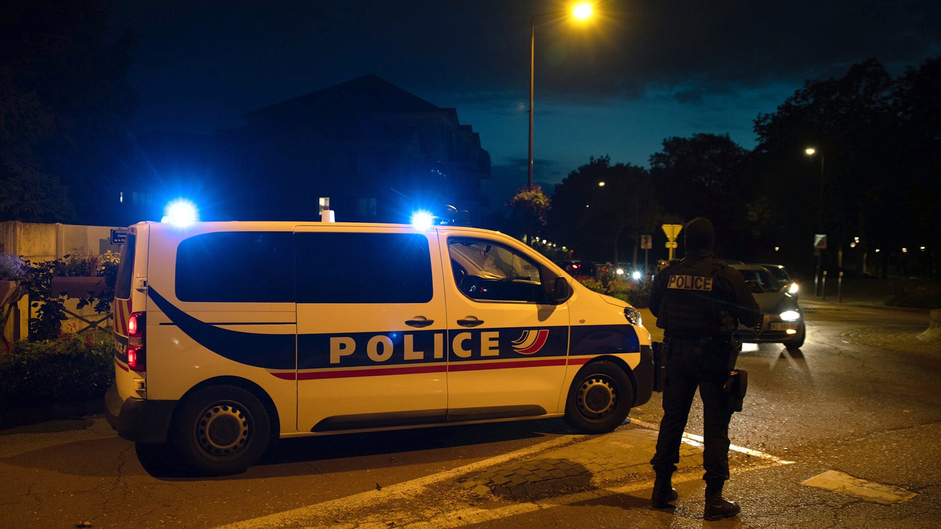 Francia, professore decapitato da aggressore che ha urlato “Allah Akbar”