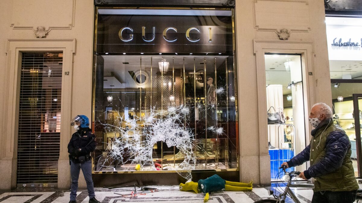 Misure anti Covid: violenti disordini a Torino e Milano, chi sono gli arrestati