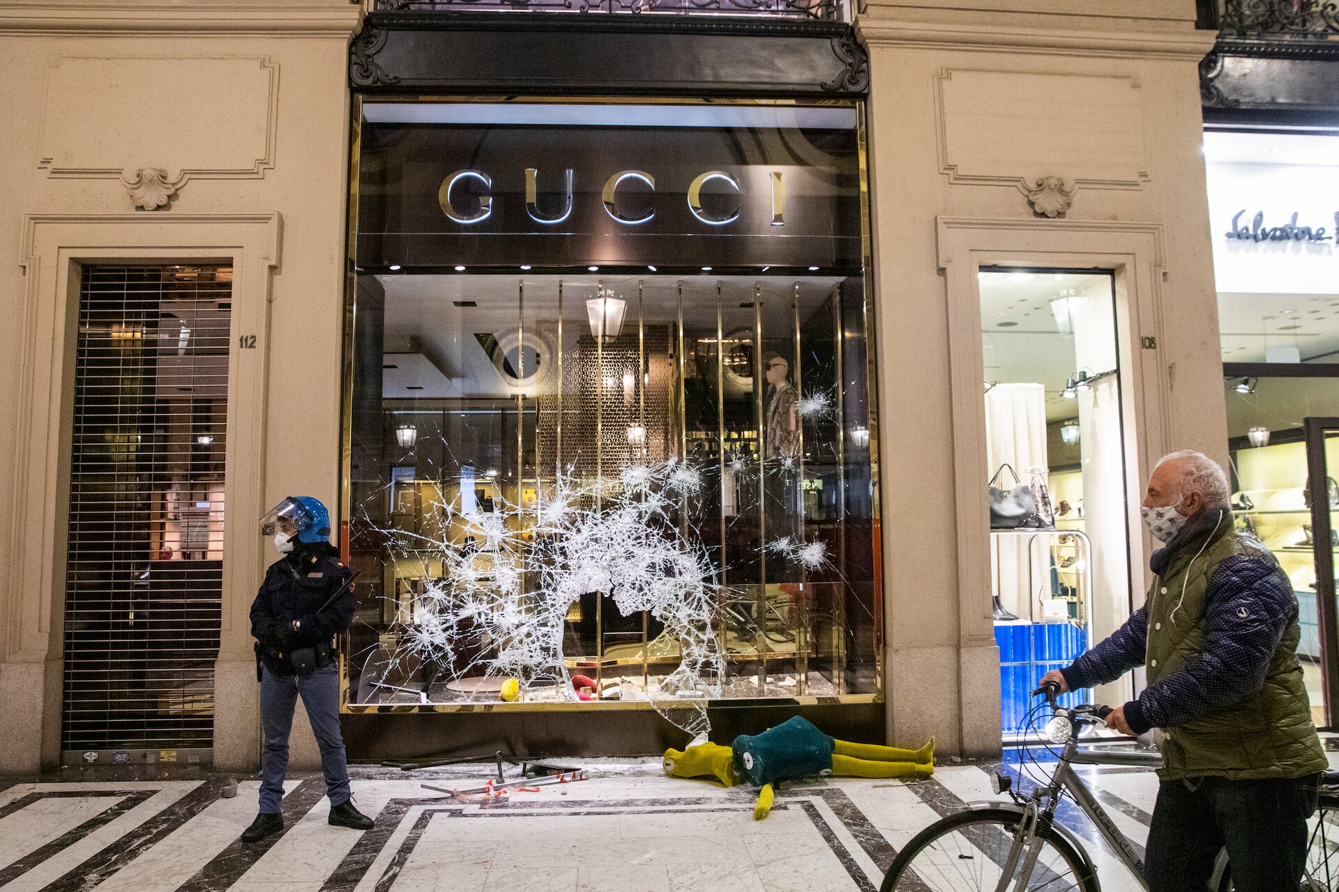 Misure anti Covid: violenti disordini a Torino e Milano, chi sono gli arrestati