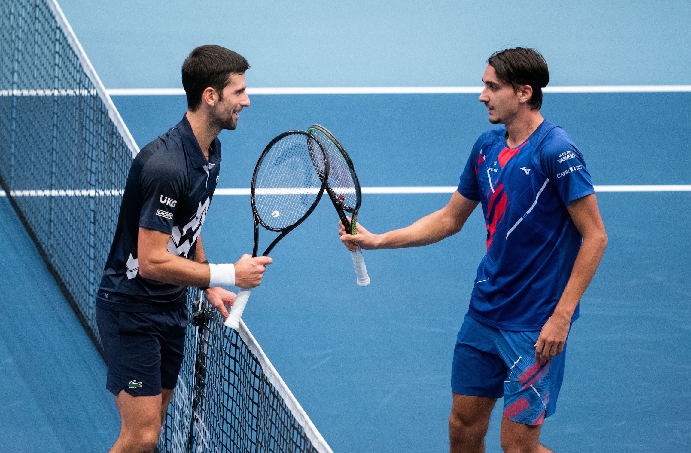 Tennis, impresa di Sonego contro Djokovic 6-2, 6-1