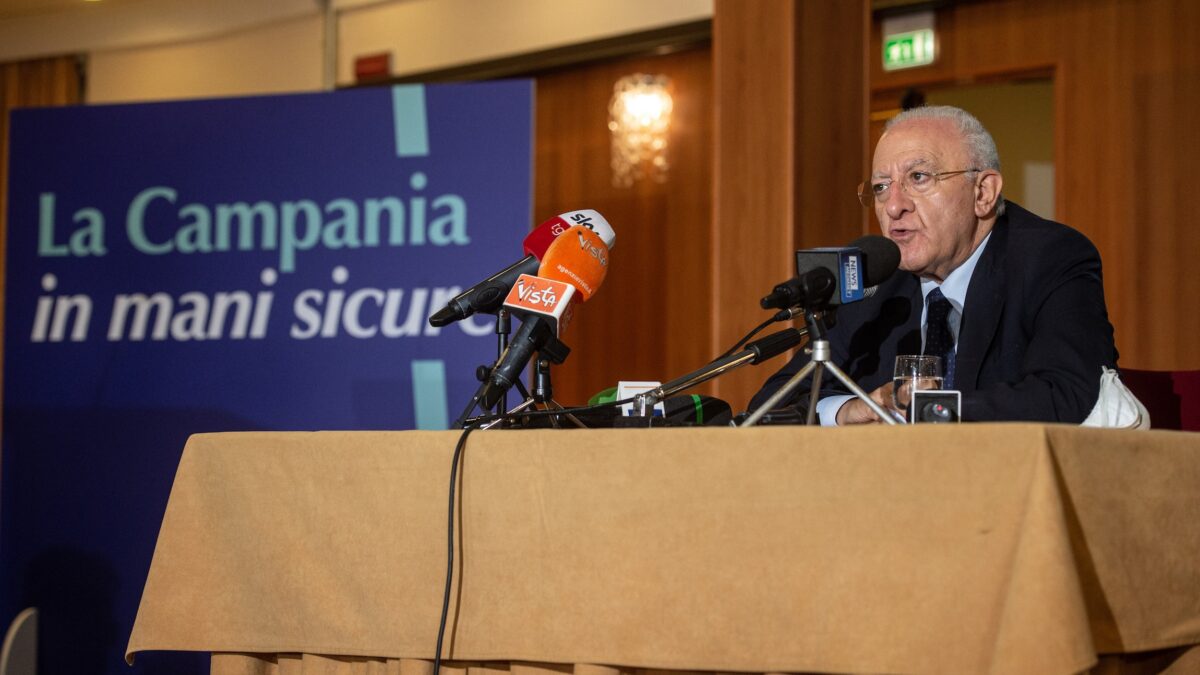 Speranza: “Presto focus su Milano e Napoli”. Intanto De Luca scrive a Conte