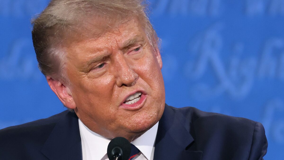 Trump, i medici: “Condizioni in miglioramento, si valutano dimissioni”