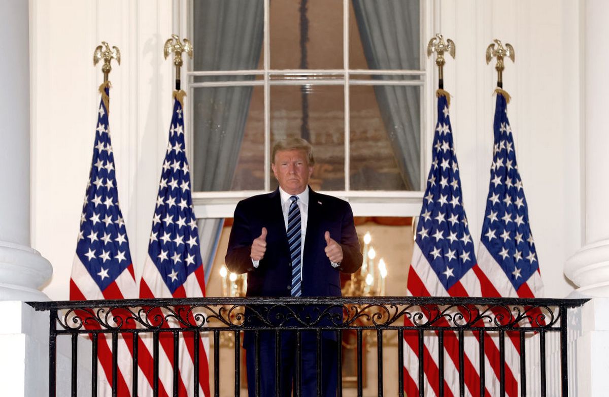 “Covid meno pericoloso dell’influenza”: Facebook cancella il post di Trump